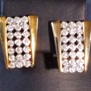 Gorgeous Oscar De La Renta Vintage Clip On Earrings.